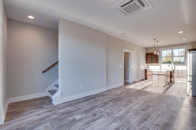 Foto del edificio - Townhome for Lease with Washer and Dryer