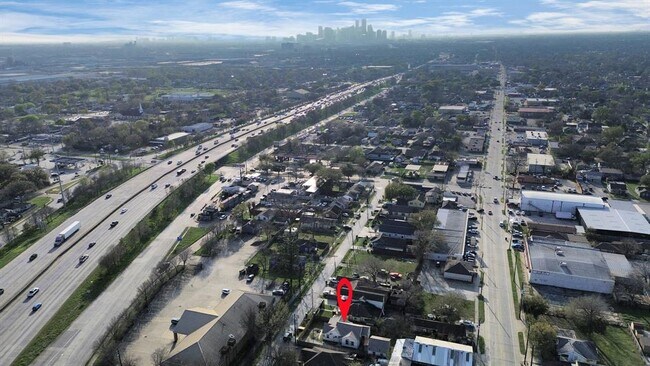 Building Photo - 7019 Bonham St