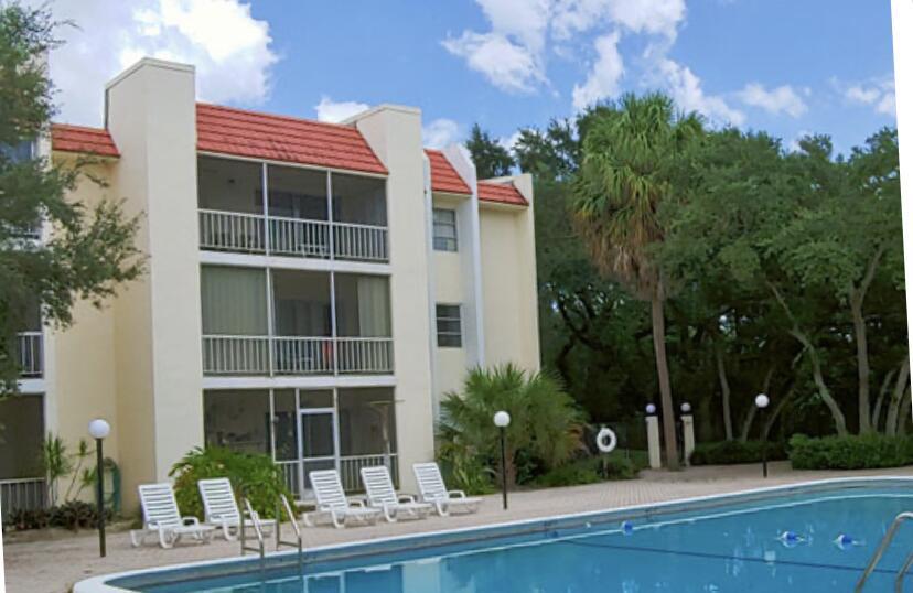 Foto principal - 636 NW 13th St