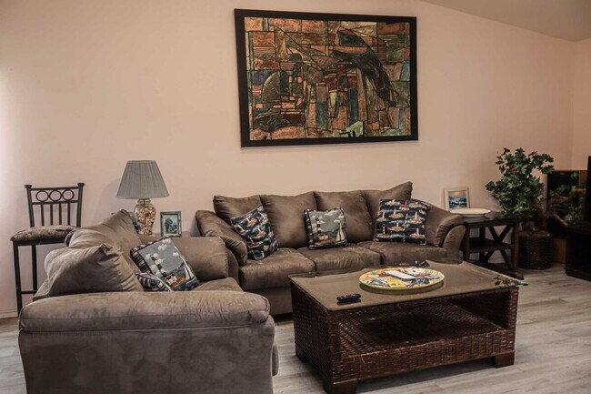 Building Photo - 108 E Campeche St