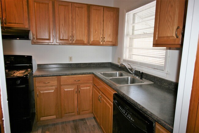 Foto del edificio - Cozy 3 bedroom home in Bettendorf-6 month lease option