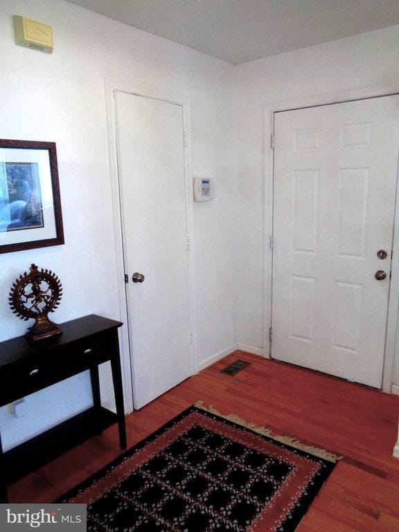 Primary Photo - 11095 Lake Shore Ct