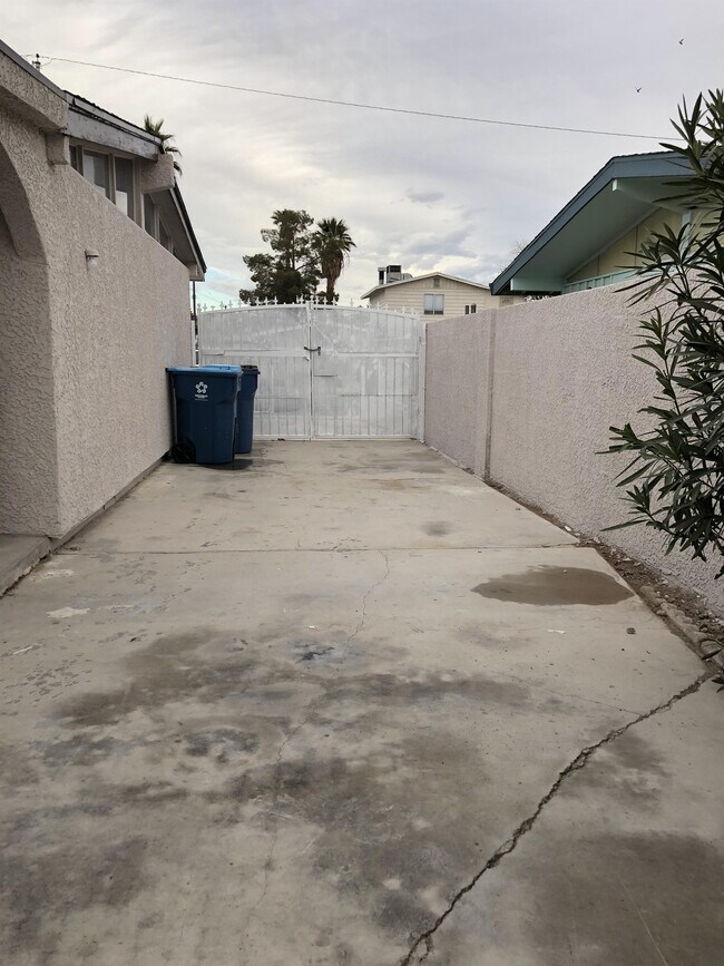 Foto del edificio - 5813 Evergreen Ave