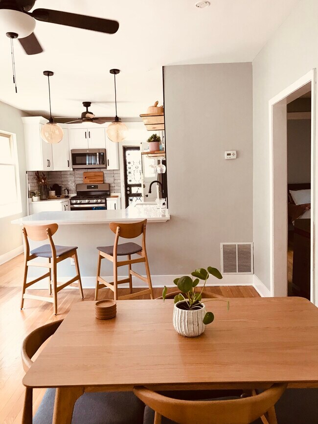 Foto del edificio - 7140 S Eberhart Ave