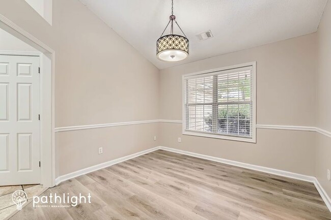 Foto del edificio - 213 Oak Hollow Ct