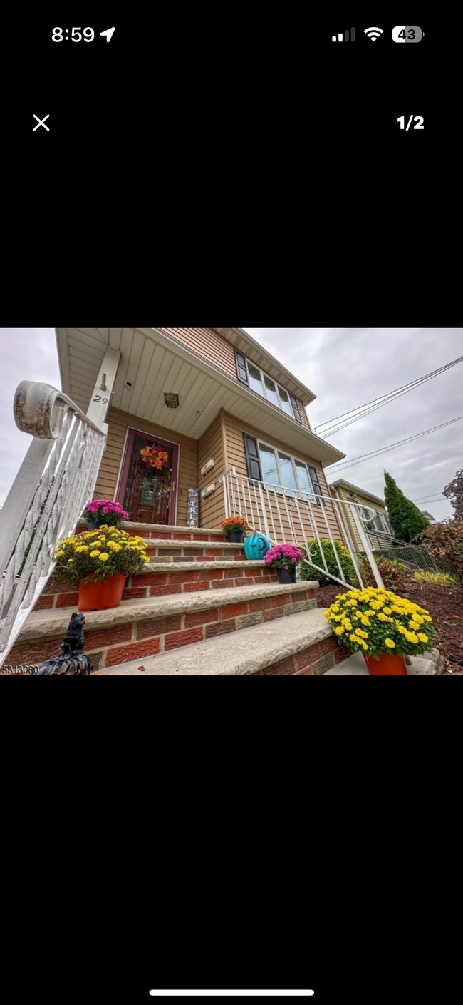 Beautiful House w/Parking - 29 Wood St