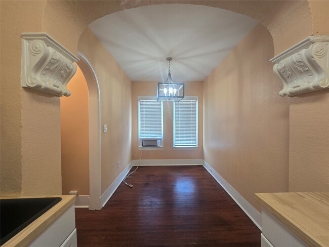 Building Photo - 725 Broadway Avenue J