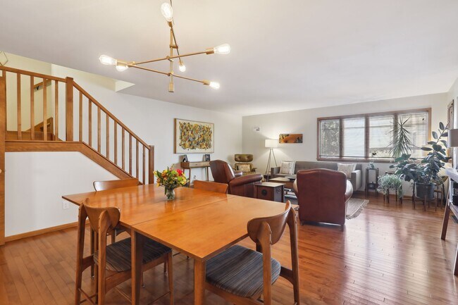 vista del comedor a la sala de estar - 2019 Thomas Ave S