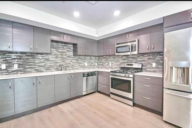 Building Photo - 5818 Whitsett Ave