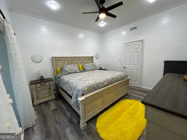 Foto del edificio - 1550 Shady Oaks Ln