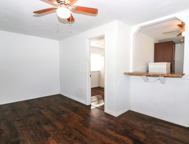 Building Photo - 1567 NE 5th Pl