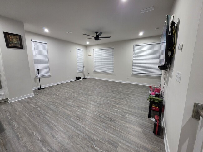 Área de estar - 9773 Oaklawn Blvd NW