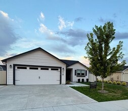 Building Photo - 518 Belville Pl