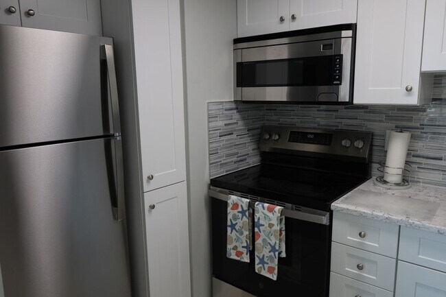 Foto del edificio - 58 N Collier Blvd