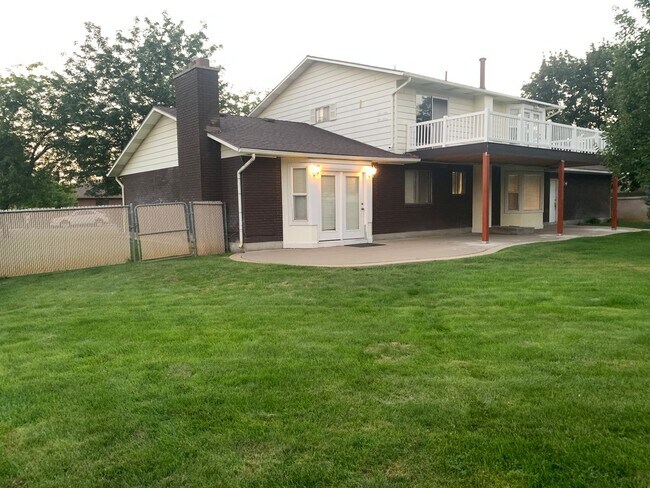 Foto del edificio - 3 Bedroom 3 1/2 bath-All Utilities & Lawnc...