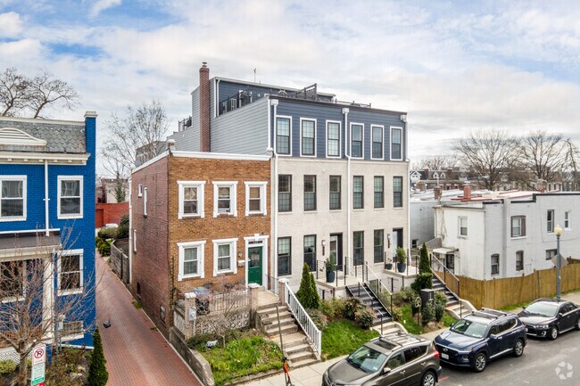 Foto del edificio - 526 Lamont St NW