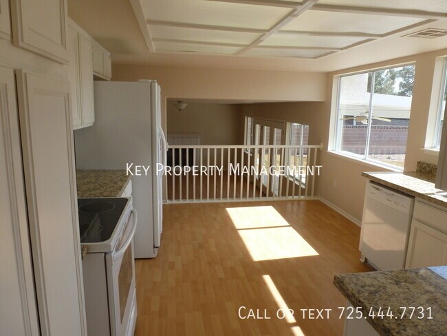 Building Photo - 4 BEDROOM HOME W/ POOL, RV PARKING AND HUG...