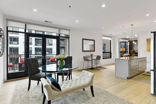 Building Photo - 3116 W Lake St