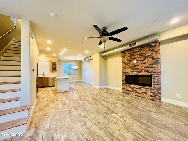 Building Photo - 4816 N Woodmere Fairway