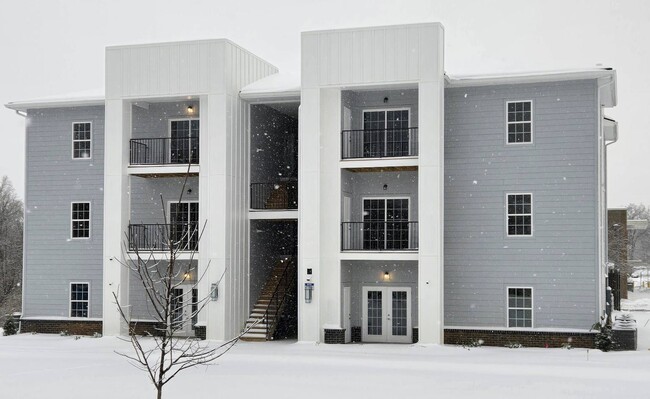 Building Photo - Hurstbourne Pointe