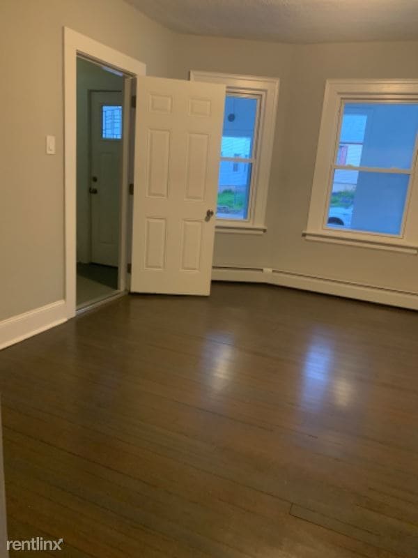 Building Photo - 2 br, 1 bath Apartment - 24 Miller St