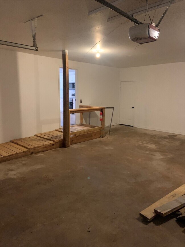 Building Photo - 10978 Youpon St