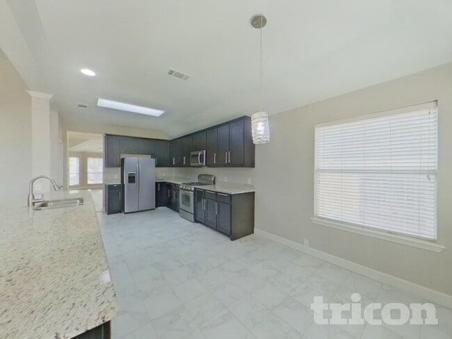 Building Photo - 4021 Chinaberry Dr