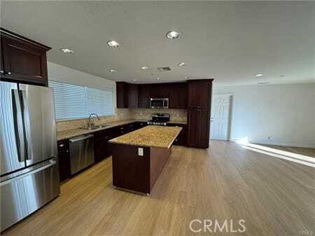 Foto del edificio - 1336 Calle Tulipan