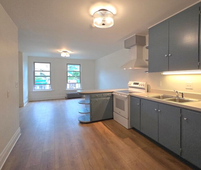 Building Photo - N State St (1053)