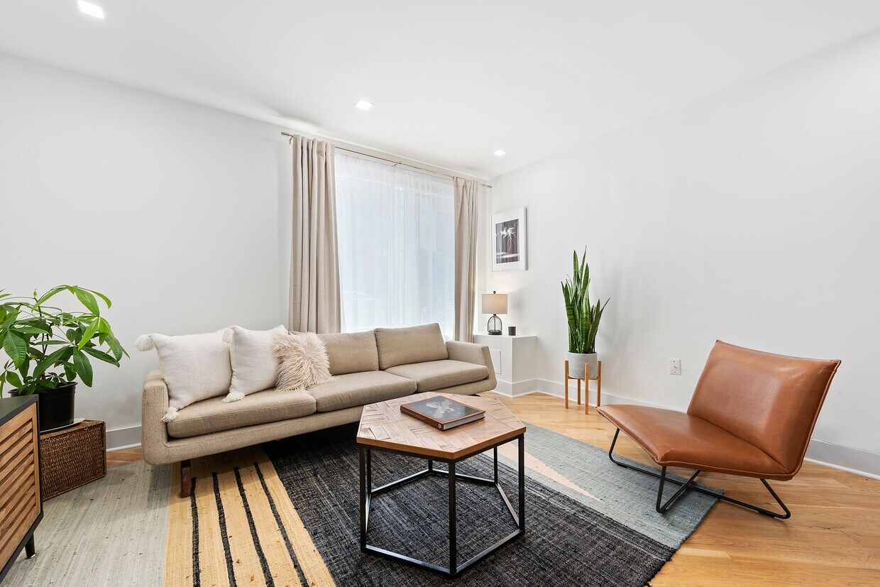 Foto principal - 571 Lafayette Ave