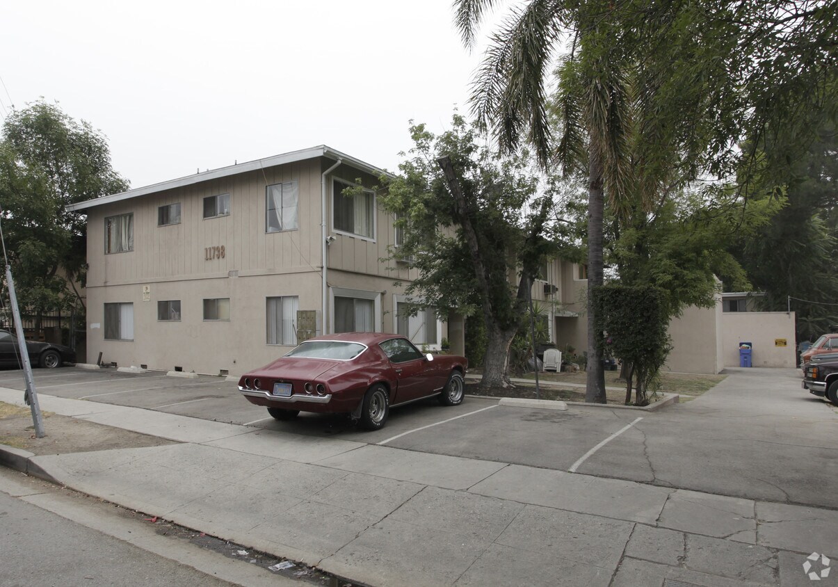 Primary Photo - 11738 Lemay St