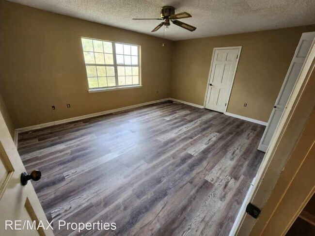 Foto del edificio - 3 br, 3 bath House - 4924 Stumberg Lane