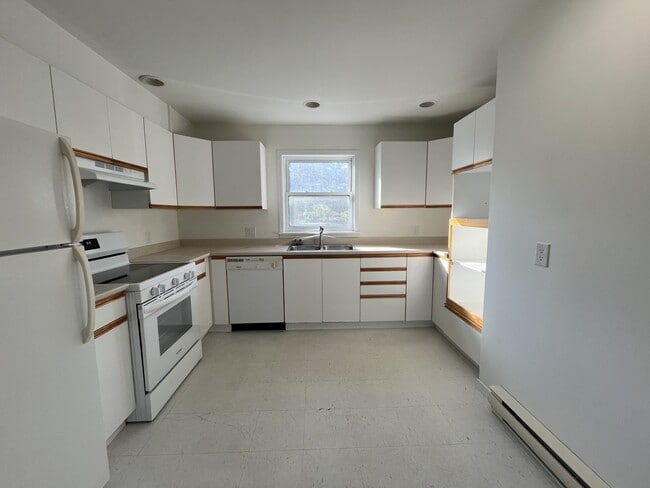 Building Photo - 250 Ellerdale St