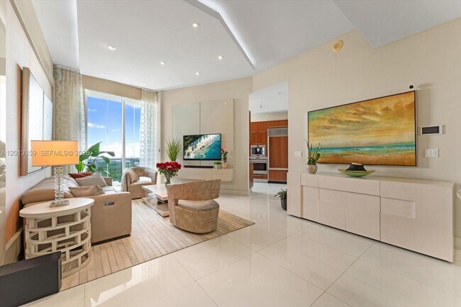 Building Photo - 15811 Collins Ave