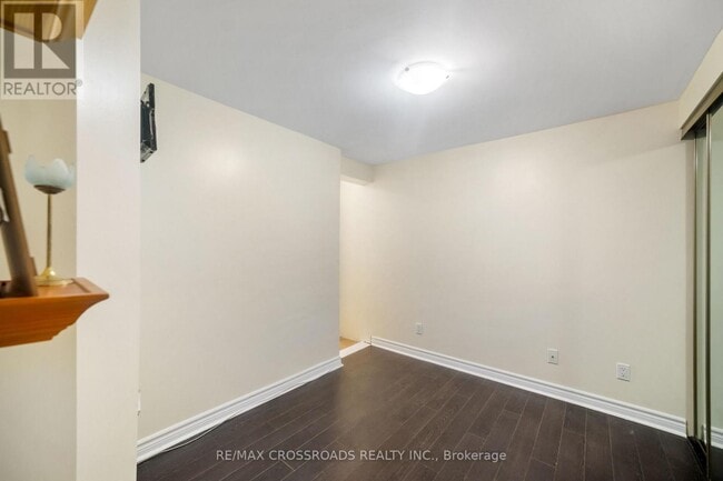 Building Photo - 38 Jinnah Ct