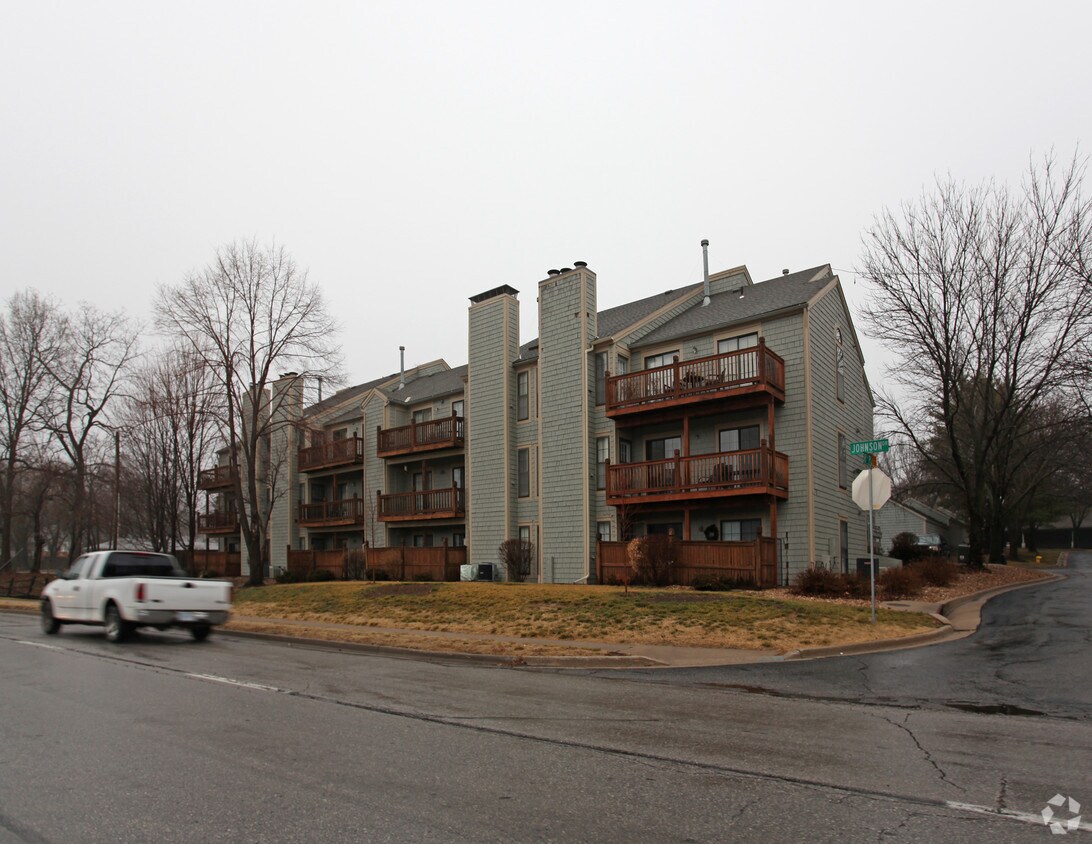 Deerwalk Condominium Apartments Shawnee, KS