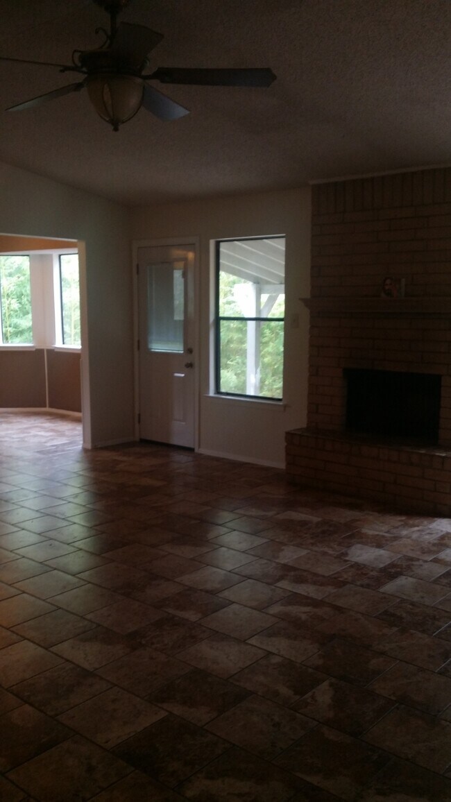 Building Photo - 7202 Silvermine Dr