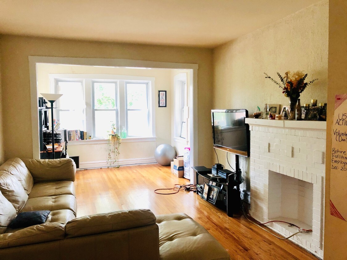 Foto principal - 4426 N St Louis Ave