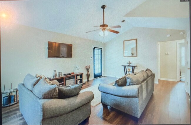 Foto del edificio - 120 Whixley Ln