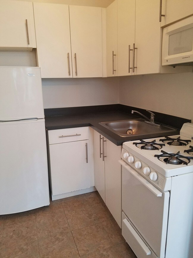 Foto del edificio - 638 W Addison St