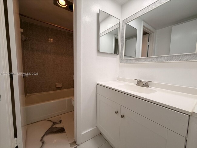 Building Photo - 4004 SW 68th Ln