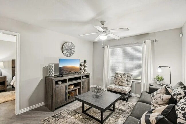 Building Photo - 20000 Saums Rd