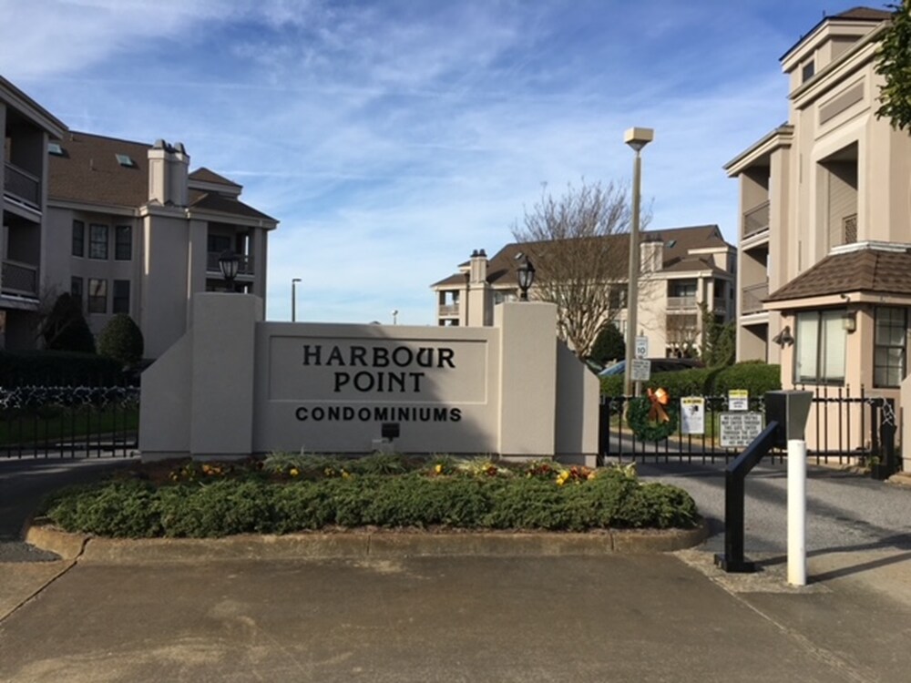 Primary Photo - 409 Harbour Pt