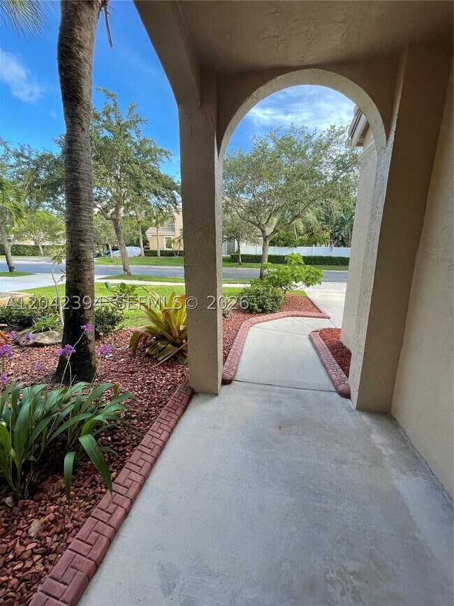 Foto del edificio - 16331 SW 49th Ct