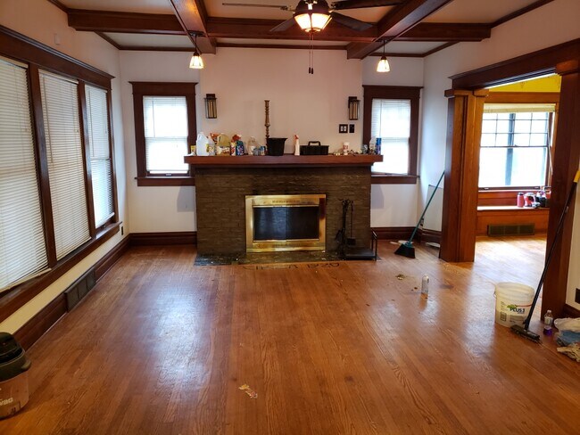 Foto del edificio - 1833 E 9th St