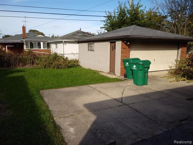 Foto del edificio - 16515 E 8 Mile Rd