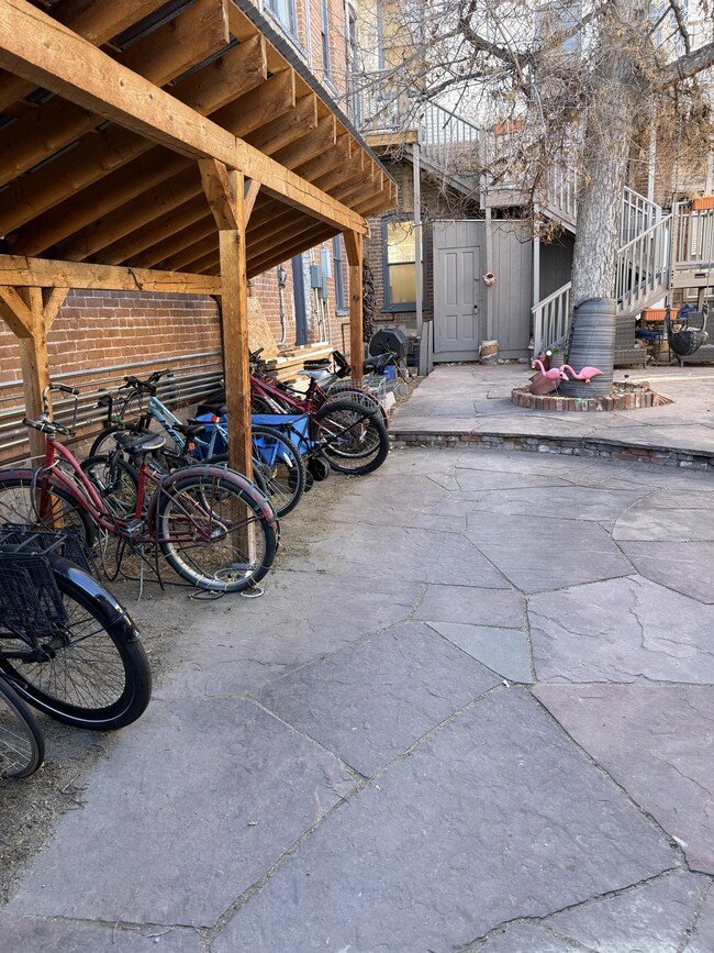 Building Photo - 140 W 1st St