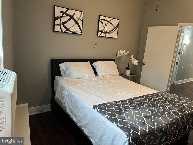 Foto del edificio - 5035 Torresdale Ave