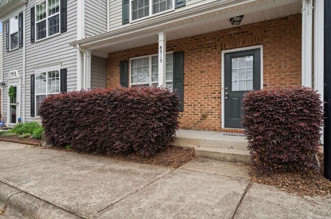 Foto del edificio - 3-Bed Townhouse in Leesville District