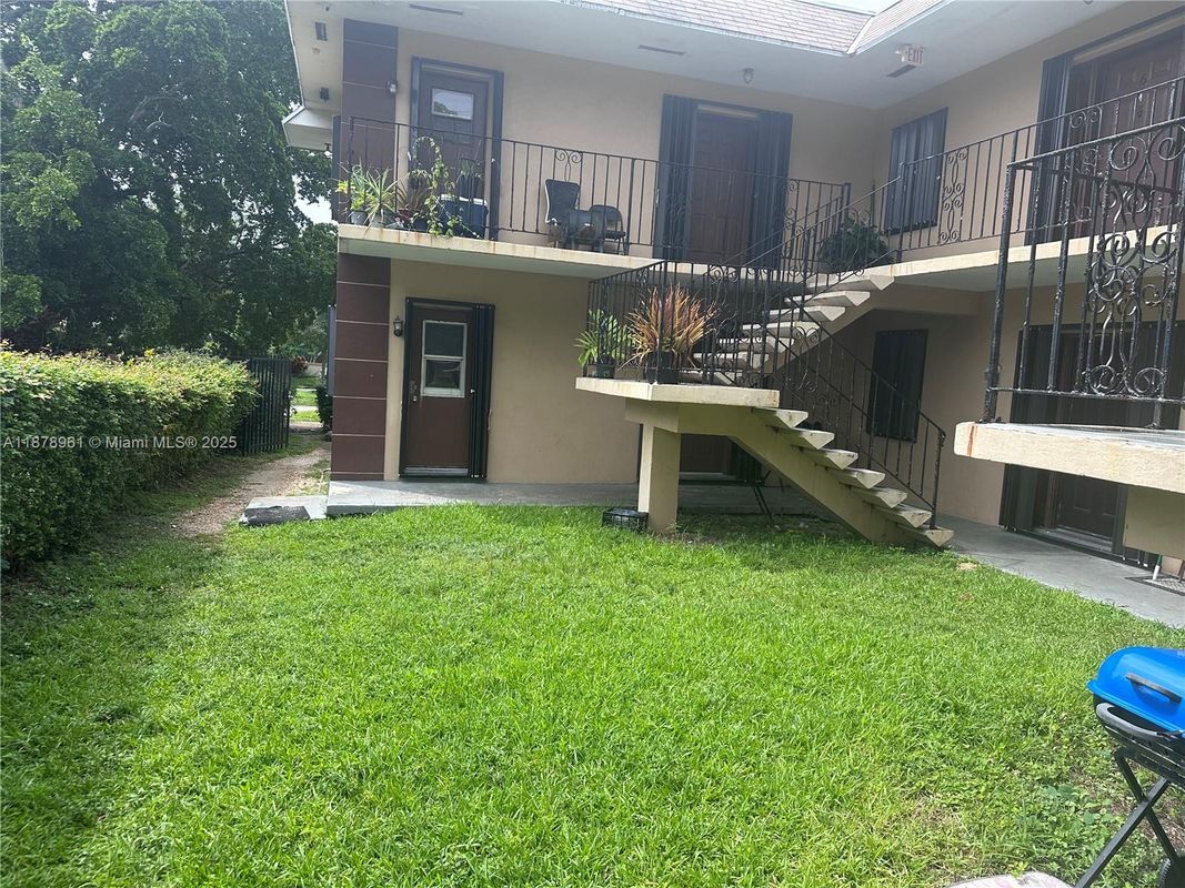 Foto del edificio - 2335 NE 172nd St